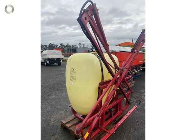 Photo 2. Hardi 600L boom sprayer