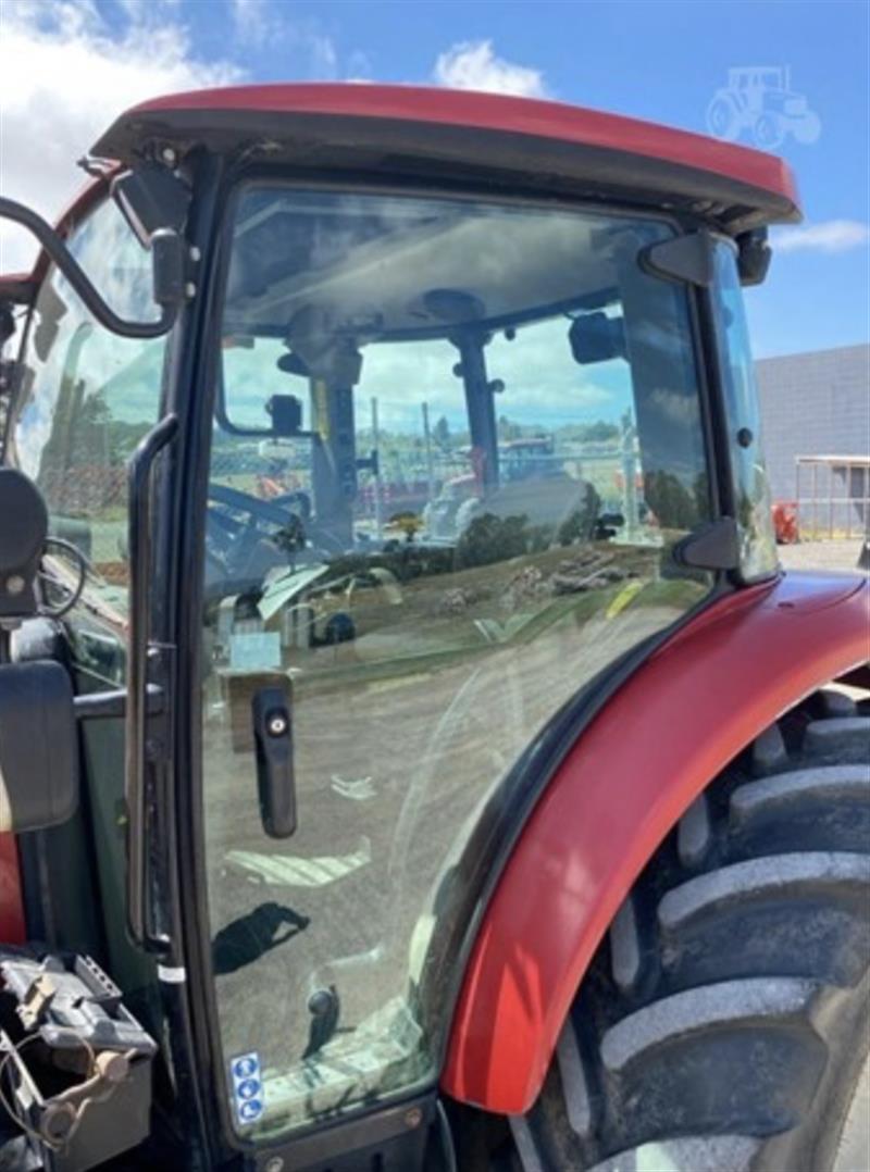 Photo 4. Case IH Farmall 105C tractor