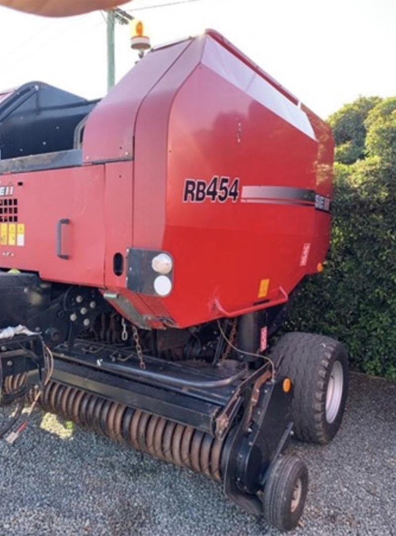 Photo 4. Case IH RB454 round baler