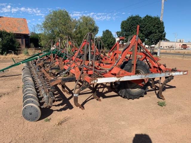 Photo 4. Horwood Bagshaw Scaribar Seeder Bar