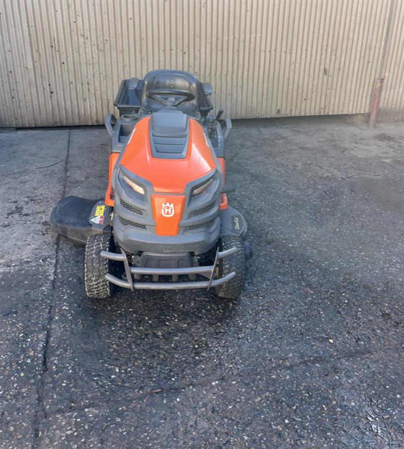 Photo 4. Husqvarna TS 342 ride on mower