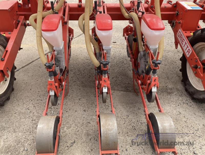 Maschio Gaspardo OriettaCS 9 row vegetable planter, Seeding Tillage