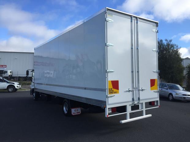 Photo 4. Hino FD 1124-500 Series Pantech