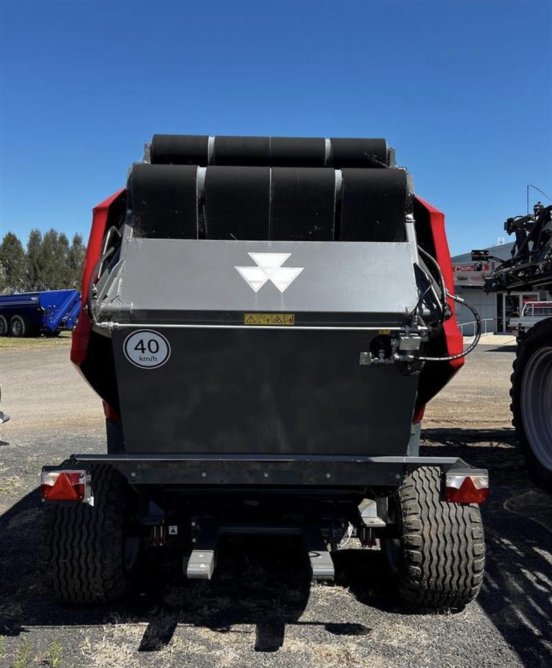 Photo 4. Massey Ferguson RB 4160V round baler
