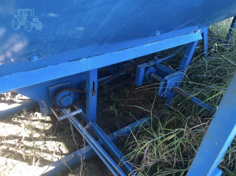 Australian Agricultural Machinery 779 chaser bin, Grain Handling AA