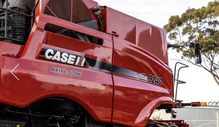 Photo 4. Case IH 9240 & Macdon FD75 combine harvester