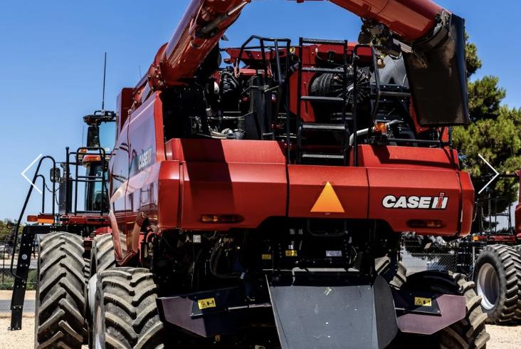 Photo 4. Case IH 9240 combine harvester