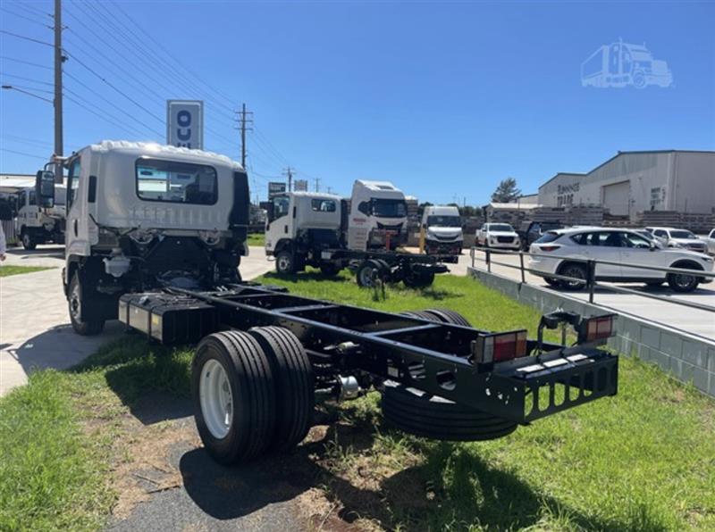 Photo 4. Isuzu FSR 140-260 truck