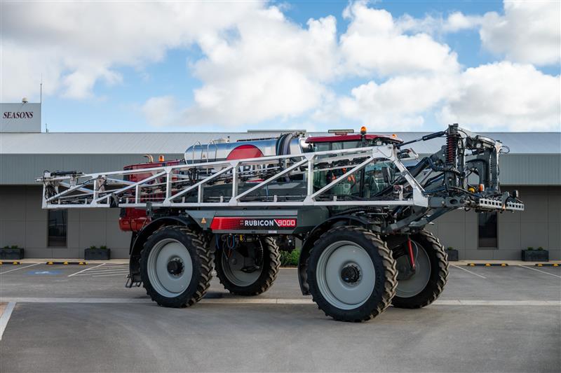 Photo 4. Hardi Rubicon 9000 Boom Sprayer