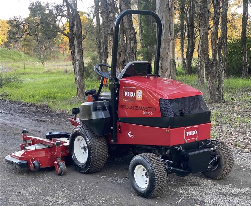 Photo 4. Toro Groundsmaster 3280D 72 front deck ride on mower