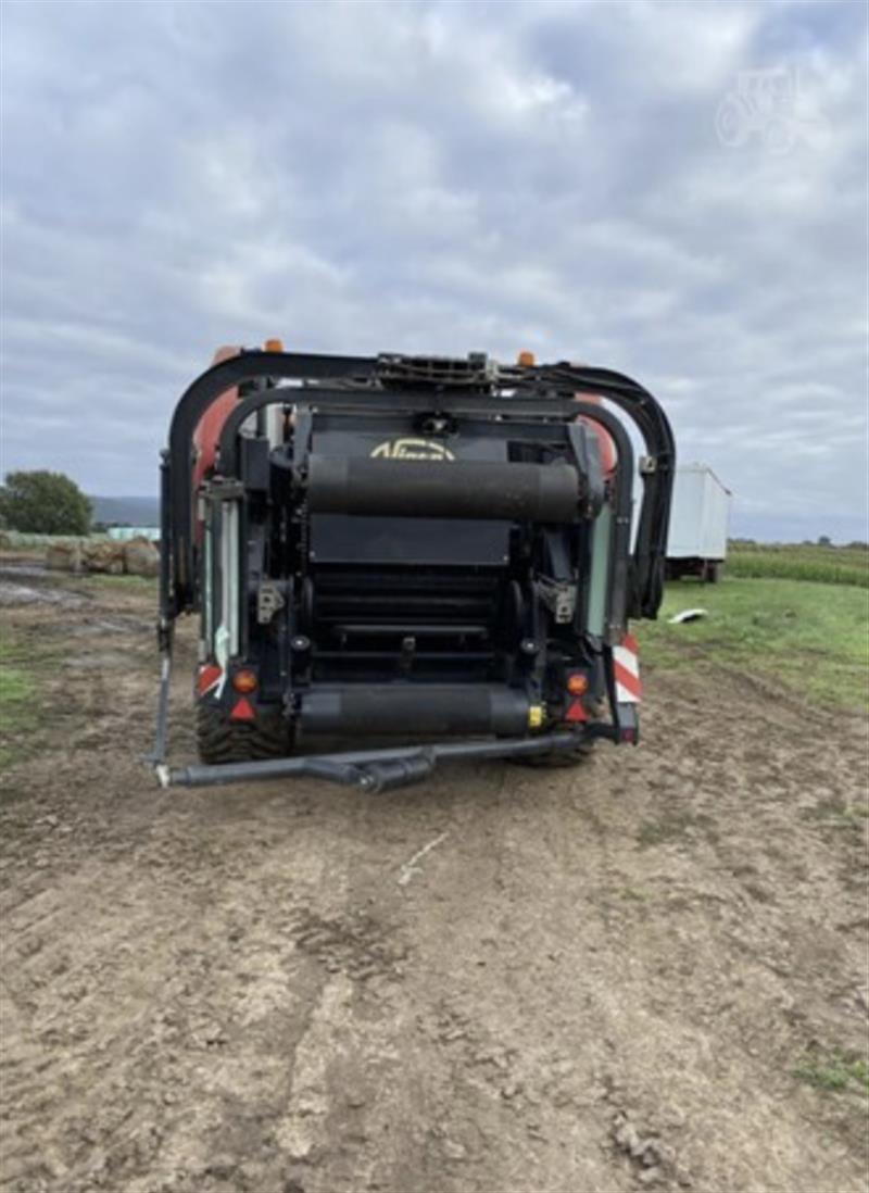 Photo 4. Vicon Fastbale round baler