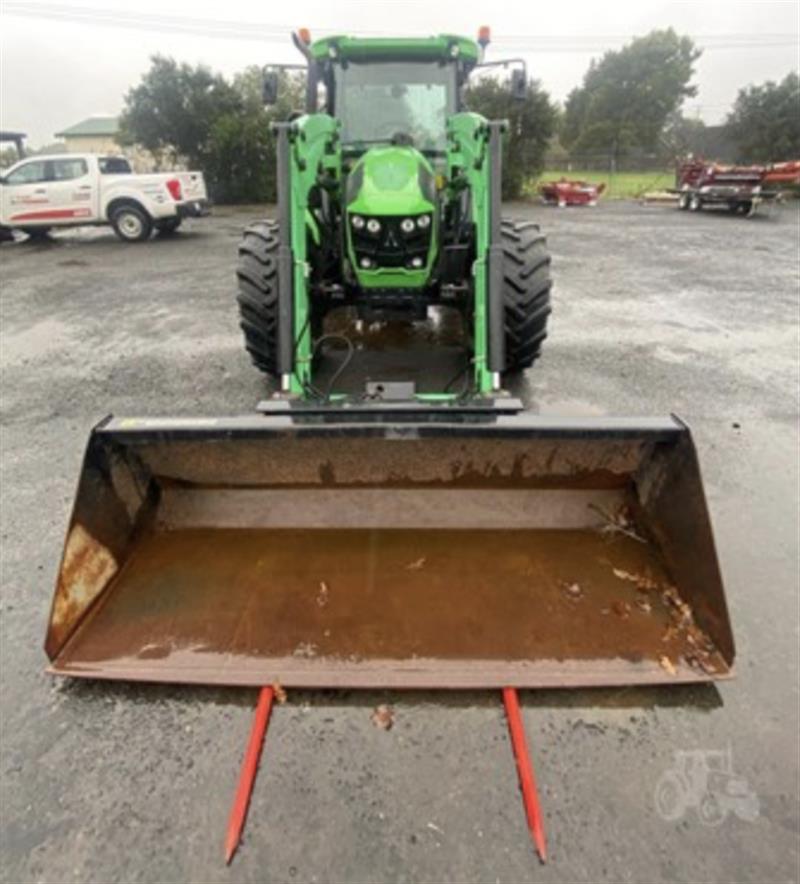 Photo 4. Deutz Fahr 5105.4G tractor