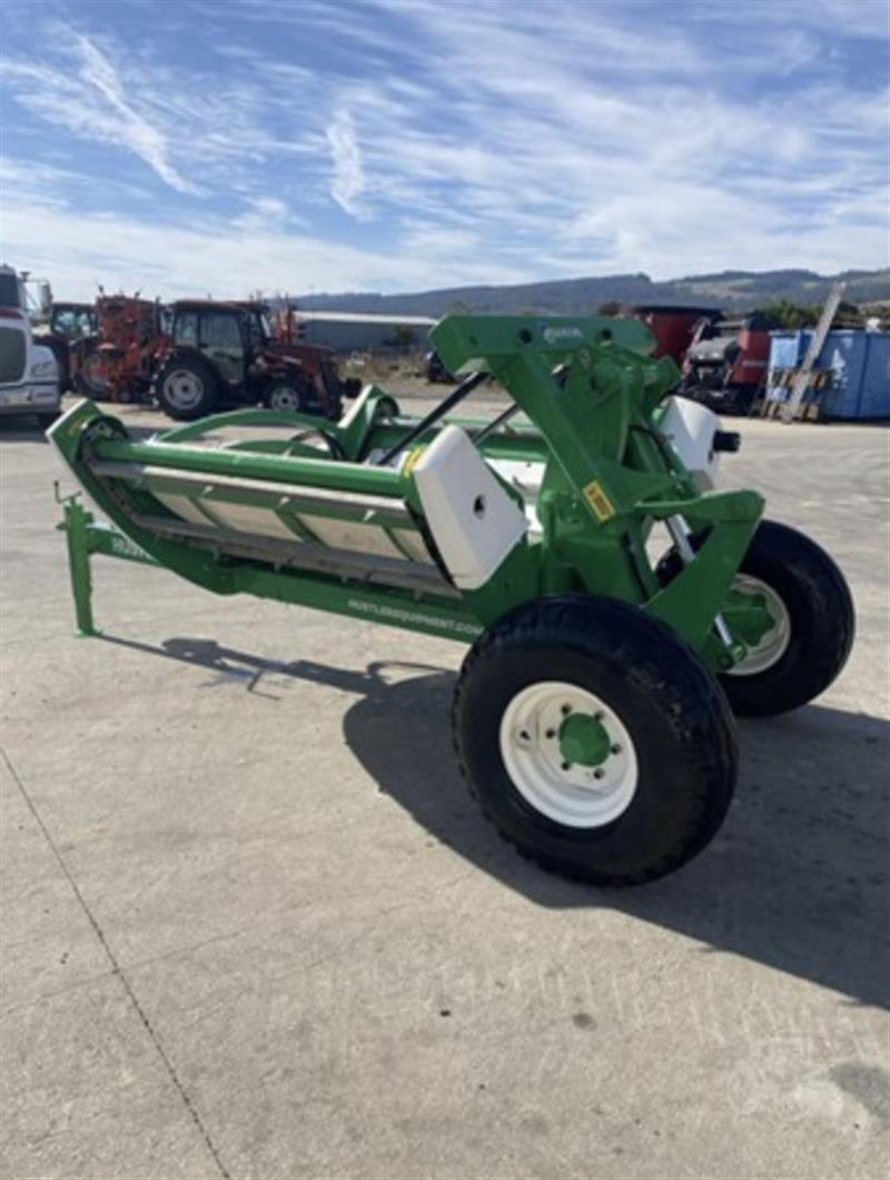 Photo 4. Hustler Unrolla TX205 feeder