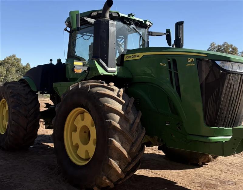 Photo 4. John Deere 9R 540 tractor