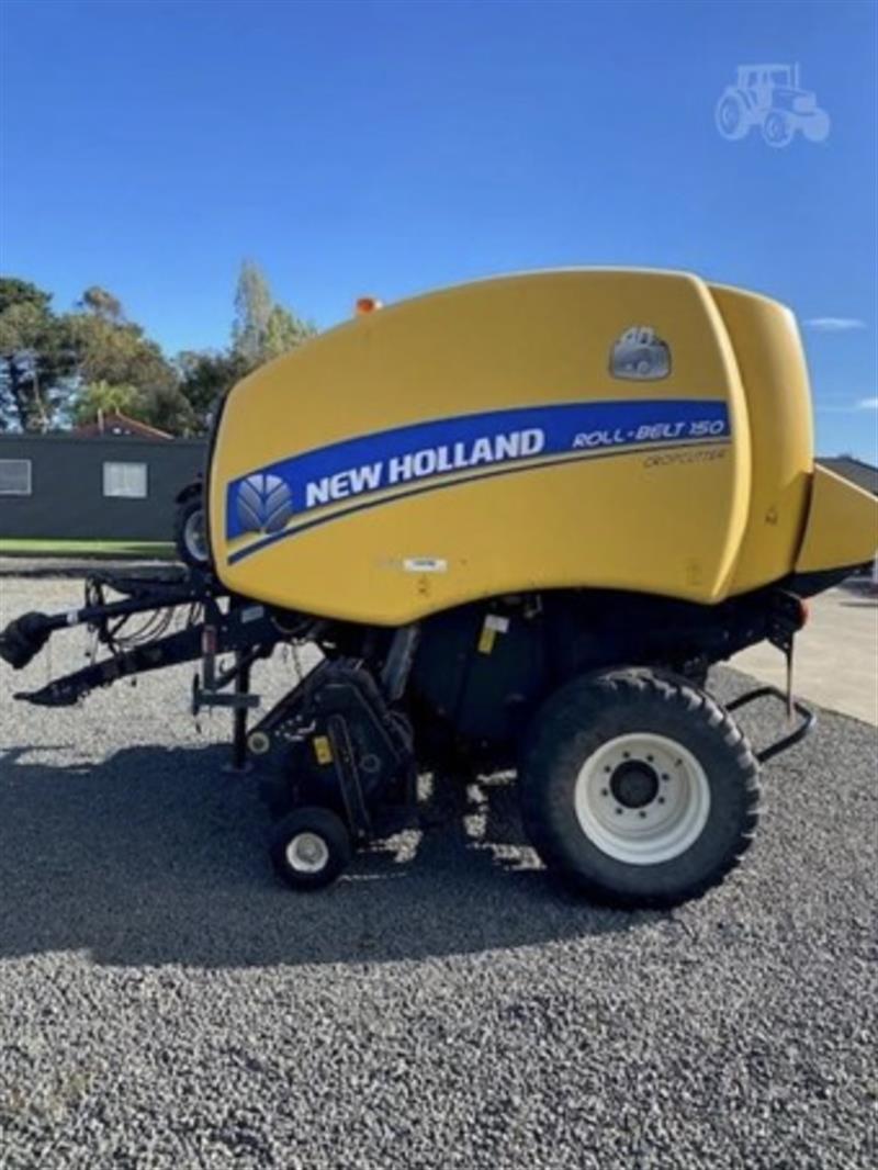 Photo 4. New Holland Roll-Belt 150 round baler