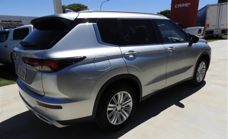 Photo 4. Mitsubishi outlander suv