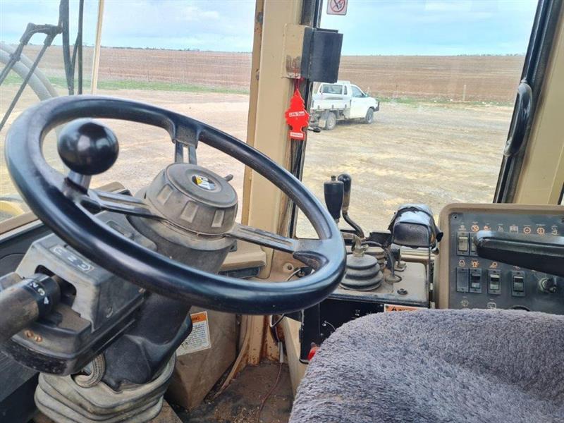 Photo 4. Caterpillar IT28F Wheel Loader FWA/4WD