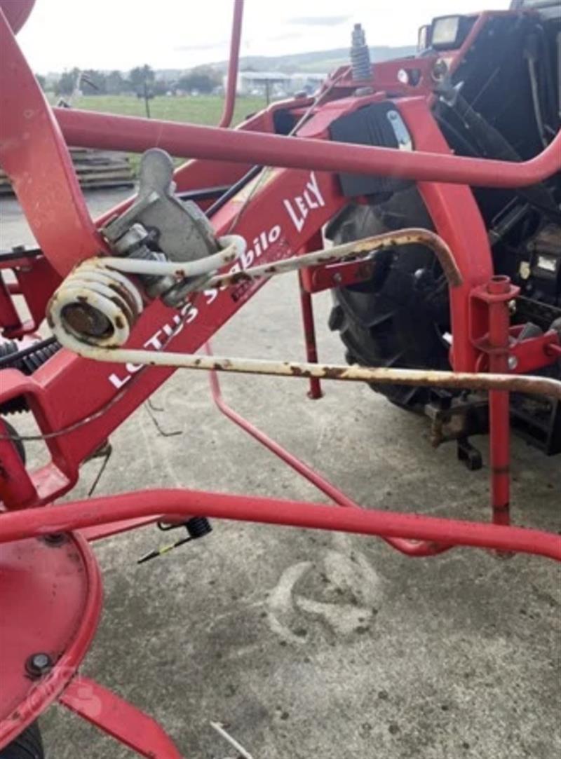 Photo 4. Lely Lotus Stabilo 520 tedder