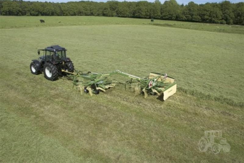Photo 4. Krone Swadro 710/26T rake