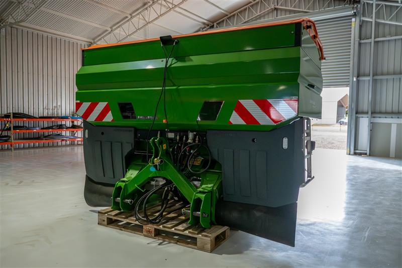Photo 4. Amazone ZA-TS Ultra Fertilizer Manure Spreader