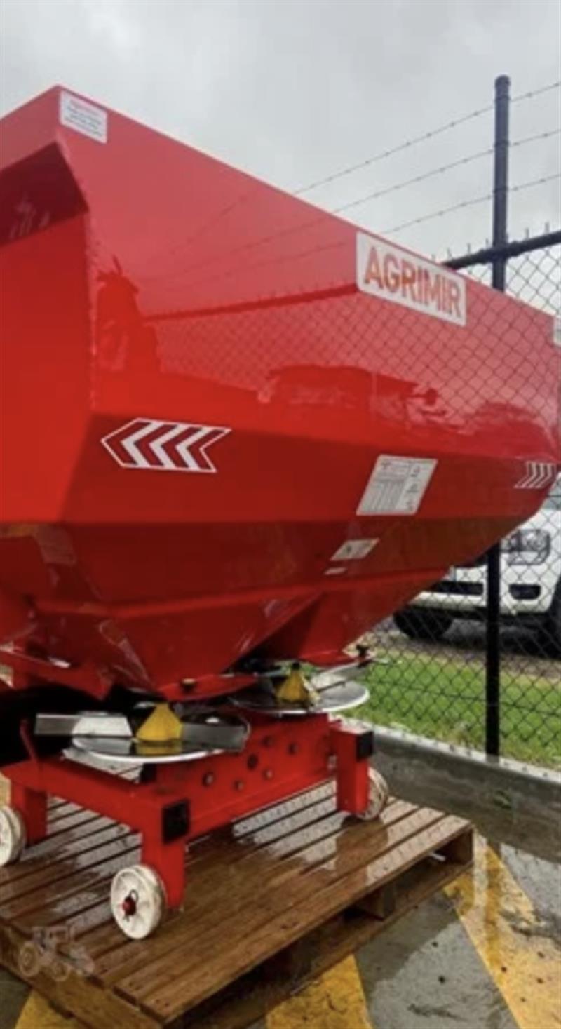Photo 4. Agrimir AFS-D1500 spreader
