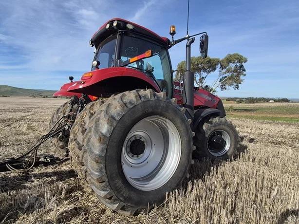 Photo 4. Case IH Magnum 280 