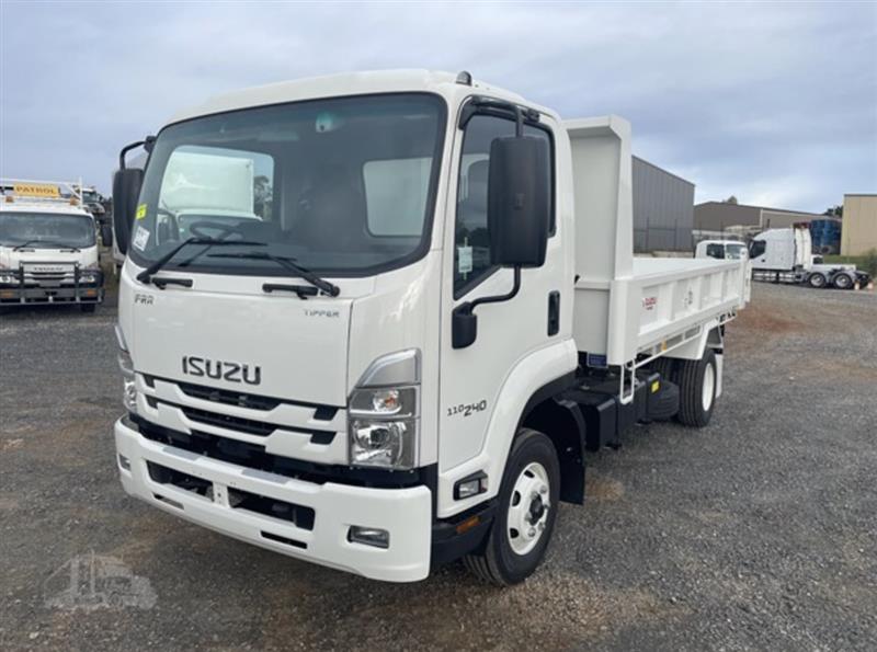 Photo 4. Isuzu FRR 110-240 truck