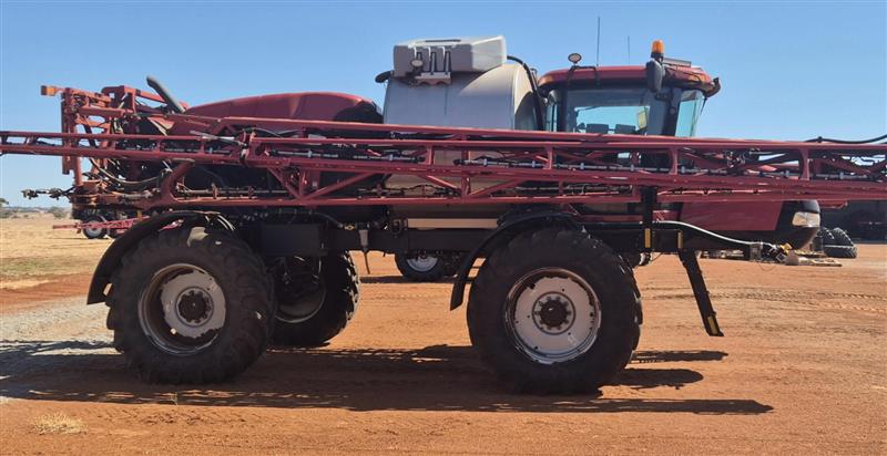 Photo 4. Case IH Patriot 4430 self propelled sprayer