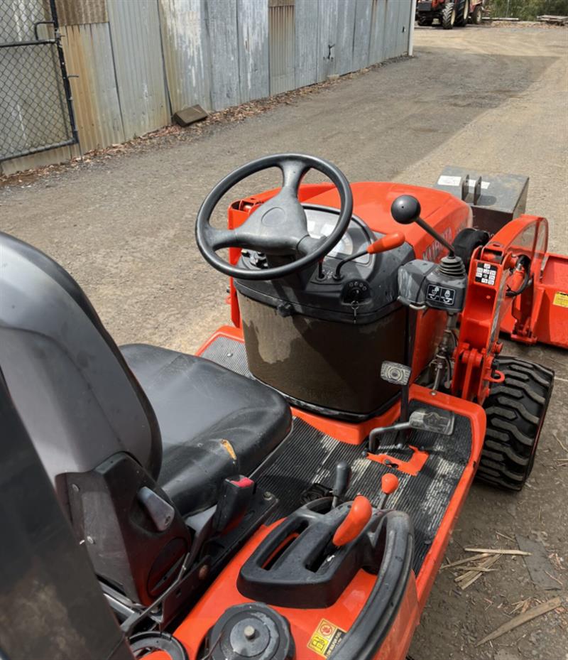 Photo 4. Kubota BX2660 tractor