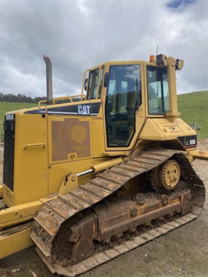Photo 4. Caterpillar D5N XL dozer