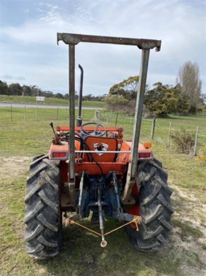 Photo 4. Kubota L3250 tractor