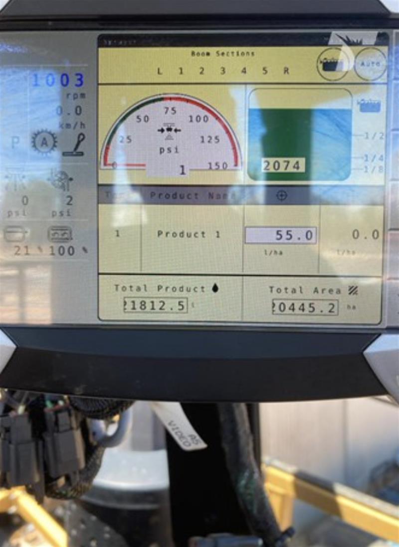 Photo 4. Rogator RG700B self propelled sprayer