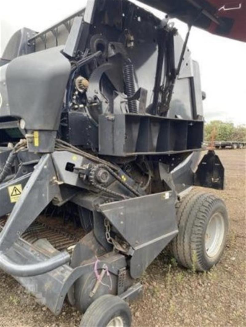 Photo 4. Vicon RV2160 round baler