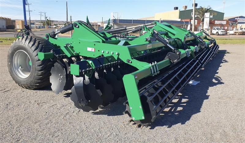Photo 4. K-Line Ag 2912P Speedtiller Powerflex cultivator