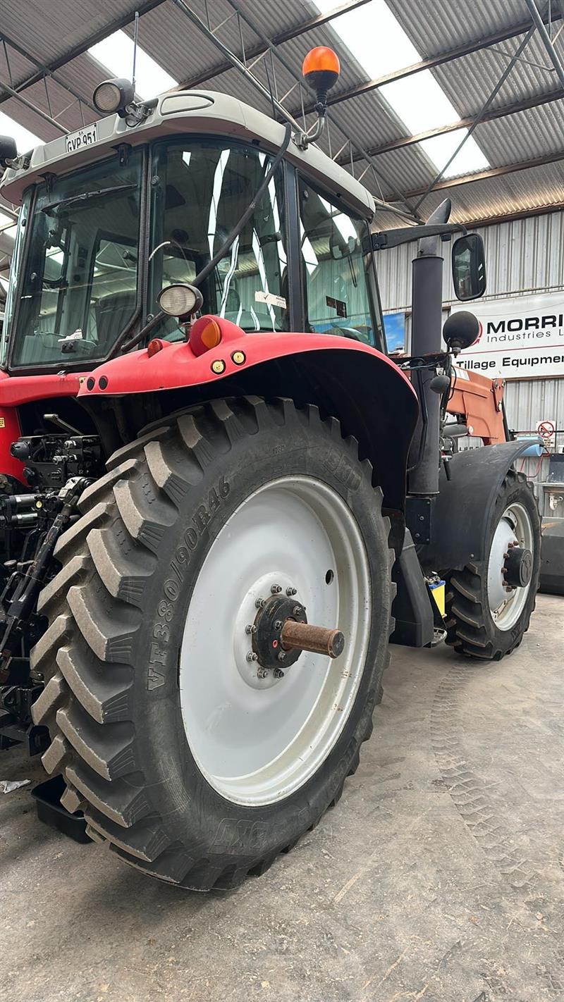 Photo 4. Massey Ferguson7480 FWA/4WD