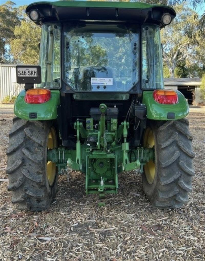 Photo 4. John Deere 5075E tractor