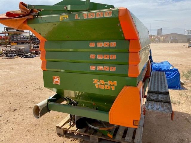 Photo 4. Amazone ZA-M 1501 Fertilizer Manure Spreader