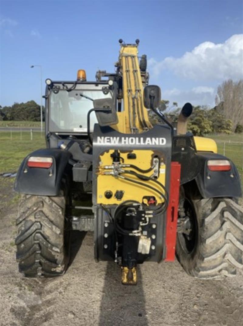 Photo 4. New Holland TH7.42 Elite telehandler