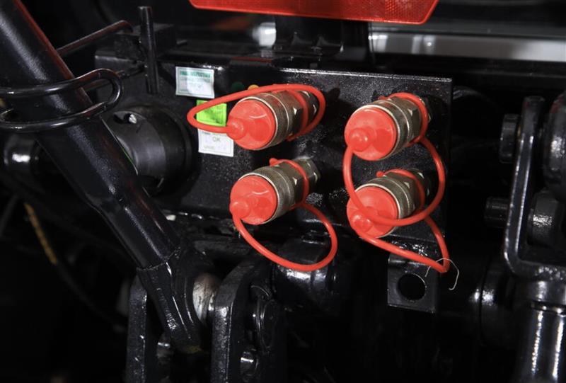 Photo 4. Solis S90 tractor