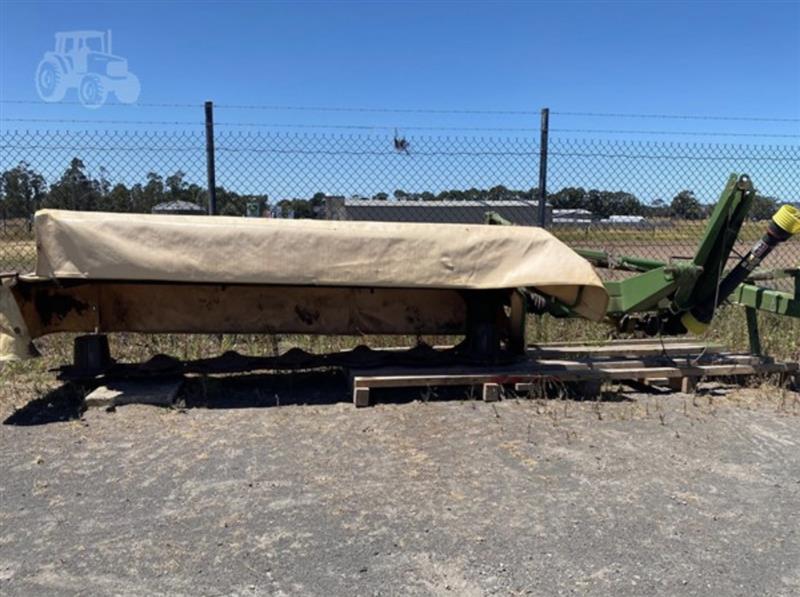 Photo 4. Krone EC320 hay mower