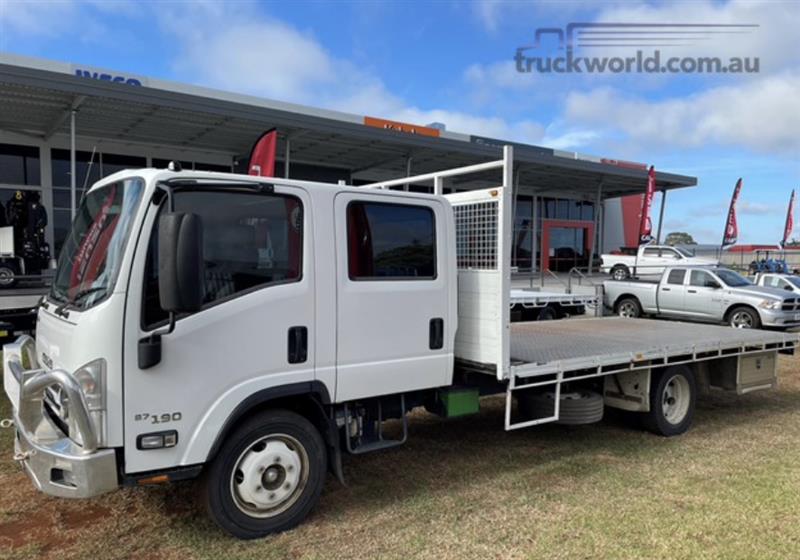 Photo 4. Isuzu NQR Table / Tray Top truck