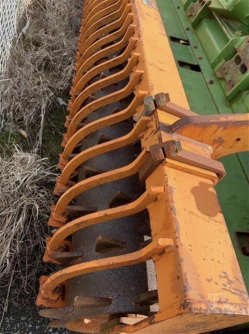 Photo 4. Amazone KE 303 rotary tillage