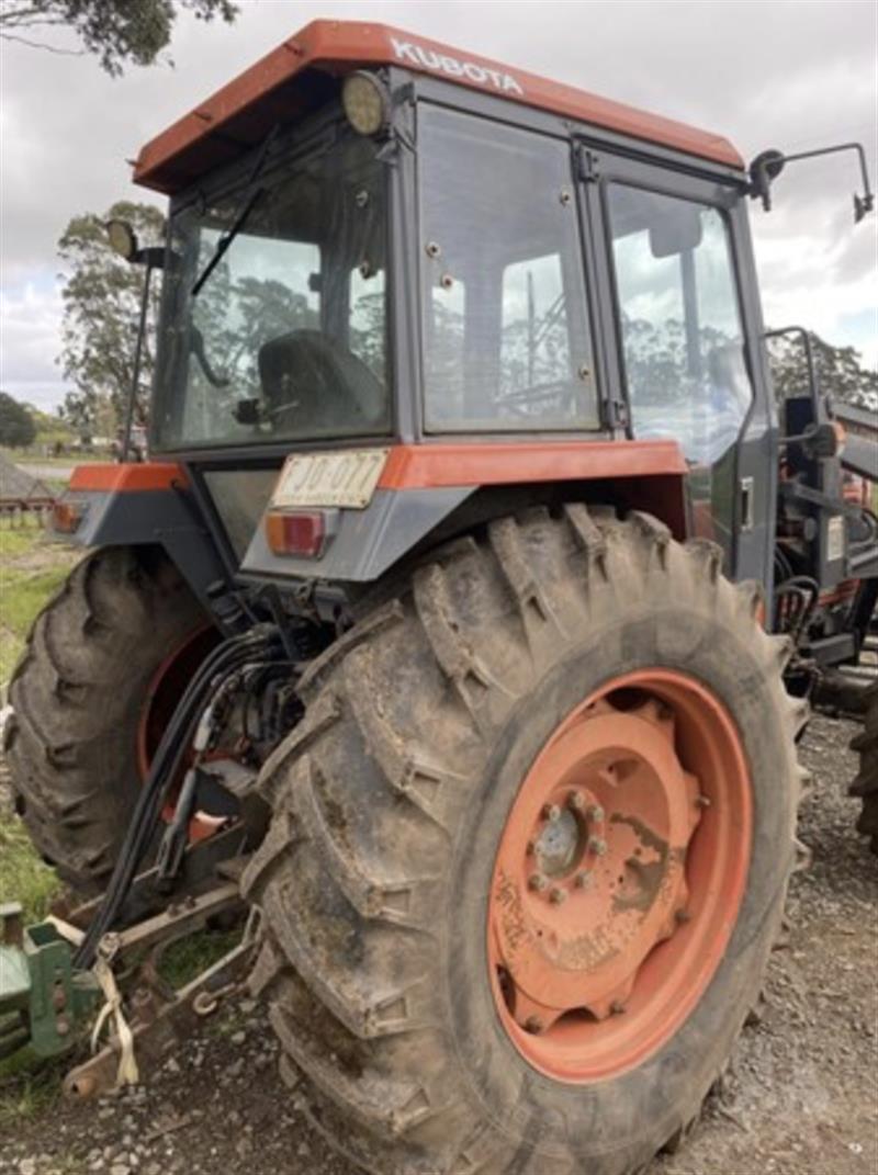 Photo 4. Kubota M8580 tractor