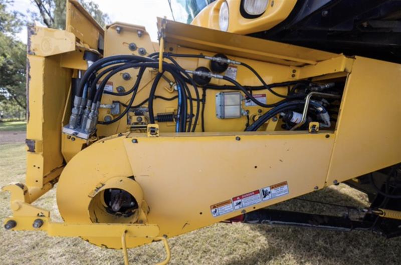 Photo 4. New Holland CR9080 combine harvester