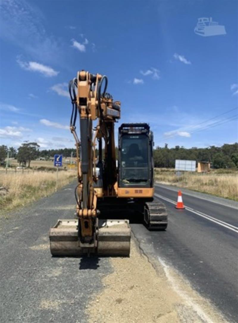 Photo 4. Case CX75 excavator