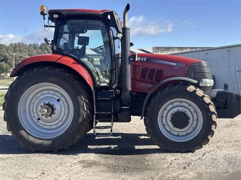 Photo 4. Case IH Puma 180 tractor