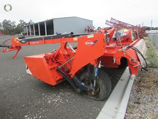Photo 2. Kuhn FC 4060 mower conditioner