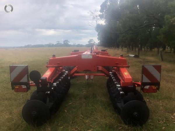 Photo 2. Kuhn XM232 cultivator