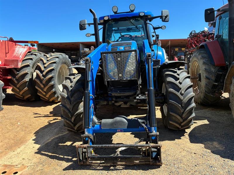 Photo 4. New Holland T7.210 tractor