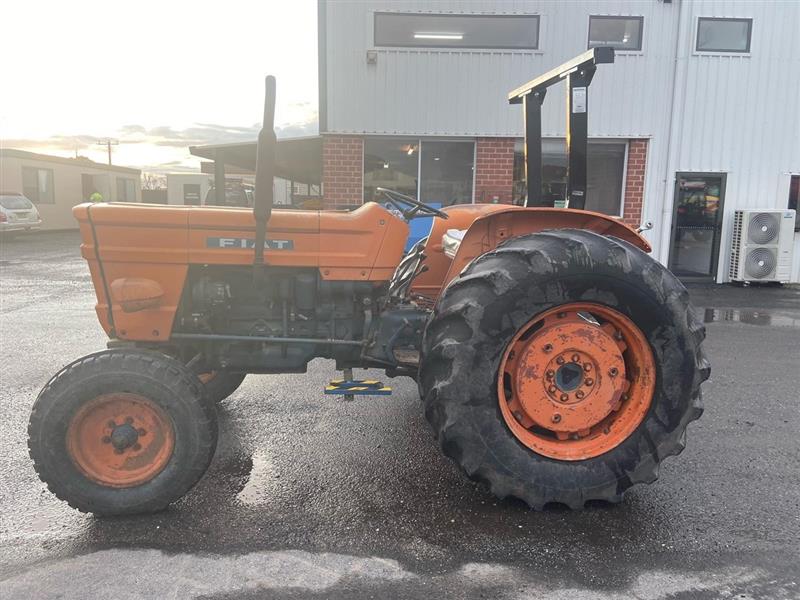 Photo 4. Fiat 550 2wd tractor